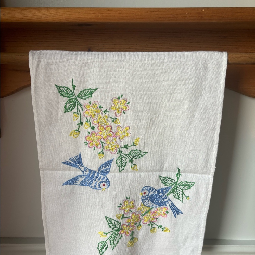 SOLD Vintage Embroidered Floral Hand Towels - Picture 3 of 5